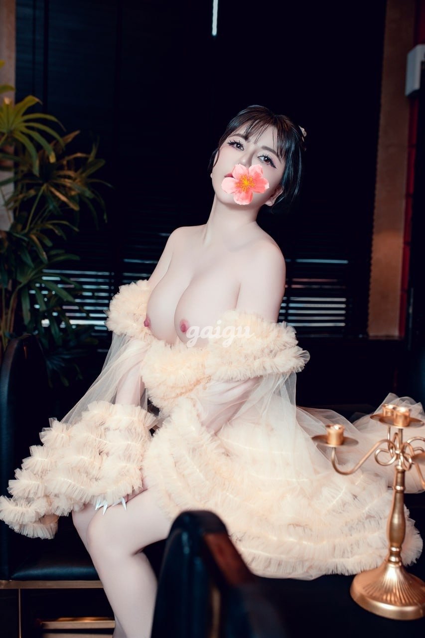 DÂM NỮ HƯƠNG LY – VẺ ĐẸP ĐẦY CUỐN HÚT MA MỊ TỪ ĐÔI MẮT ĐẸP