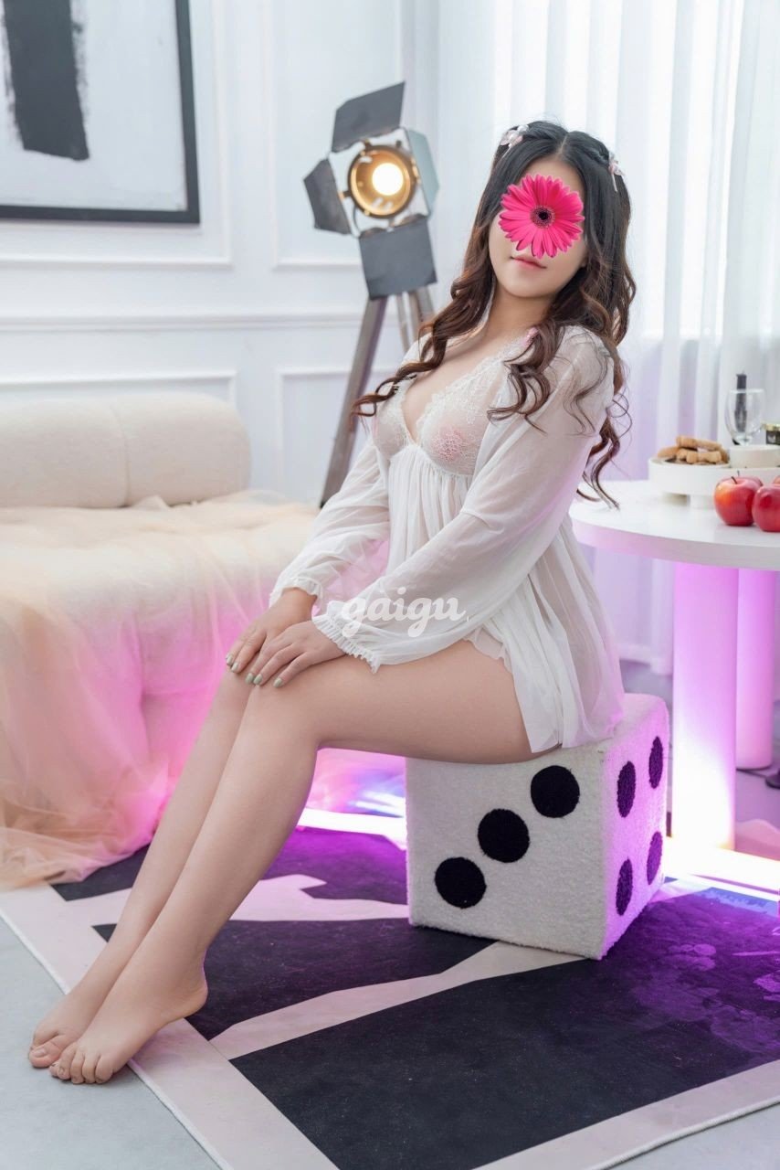 Gái xinh Nhã Trâm_ Body bóng bỏng, nụ cười dễ thương