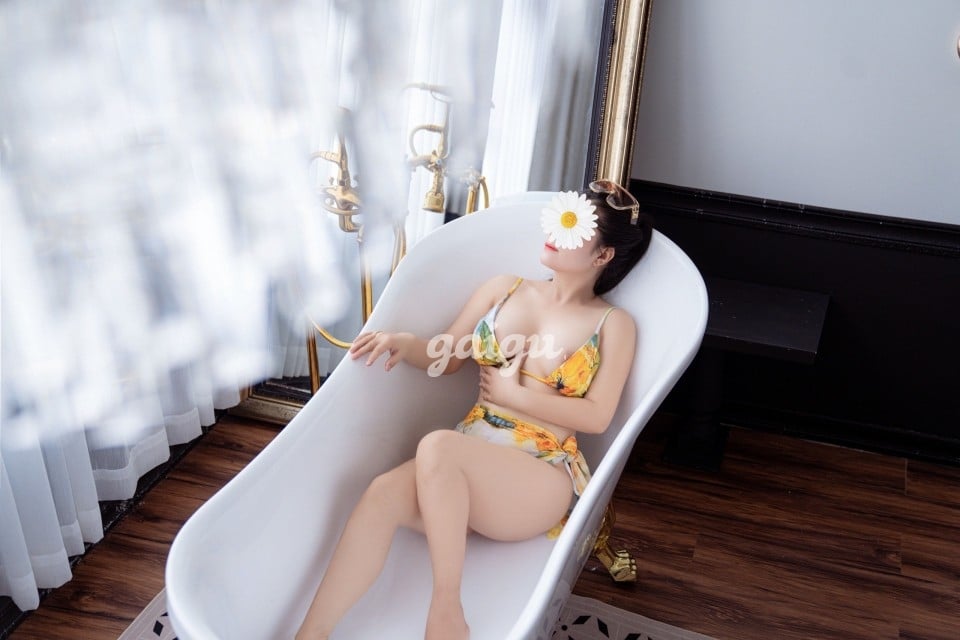 GÁI DÂM THU HẰNG_ VÚ CỰC TO LÀM TÌNH BAO PHÊ_GIÁ LẠI RẺ