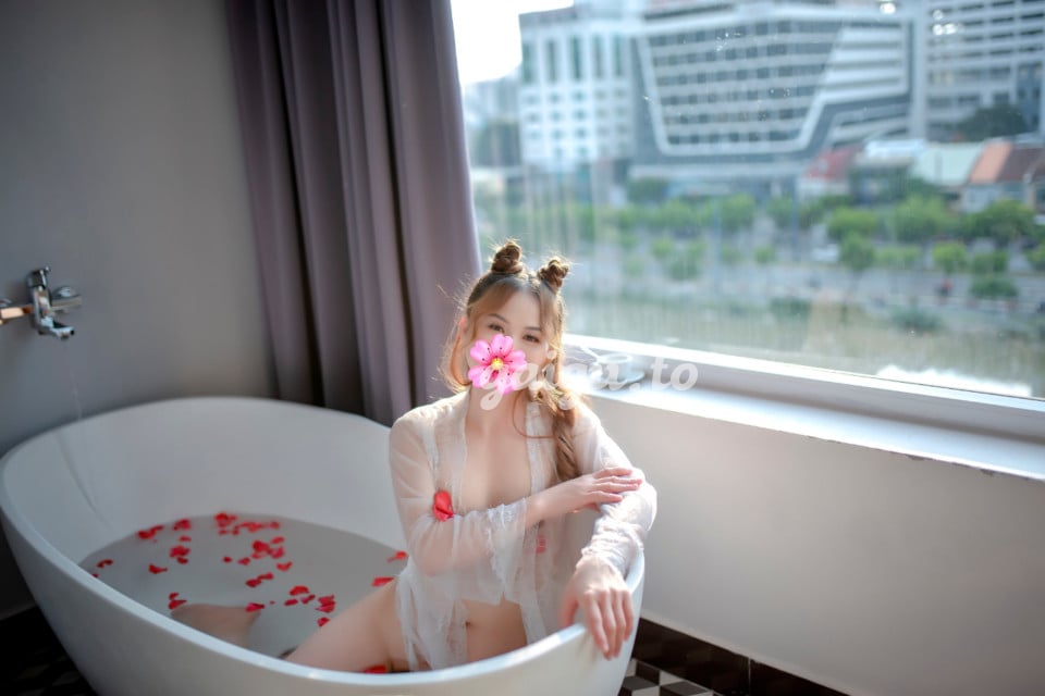 Kiều Trang. siêu phẫm da trắng như tuyết mặt cực xinh gặp là ghiền.