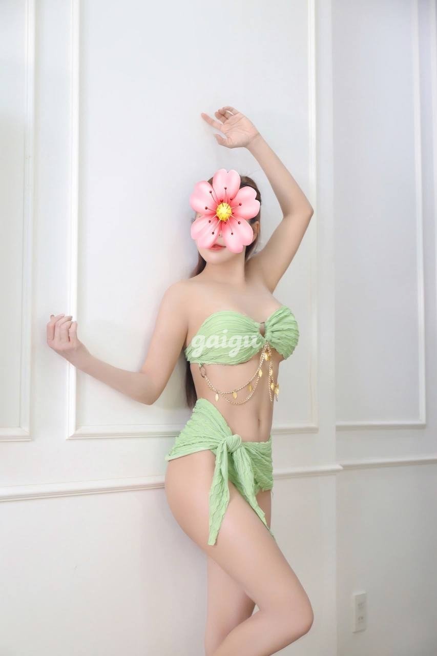 Tuệ Nhi – xinh sang dáng cực chuẩn
