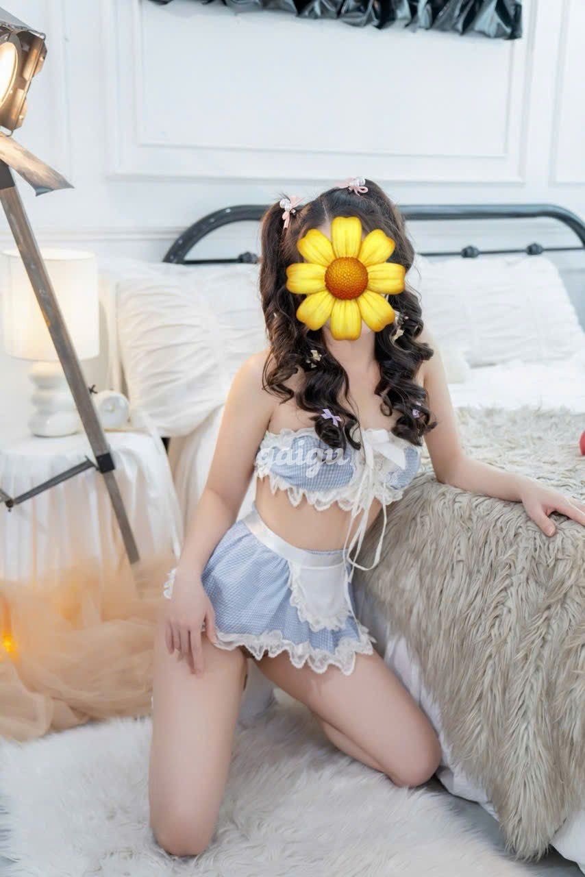KIỀU ANA GÁI NGOAN LẦN ĐẦU LÊN SÓNG